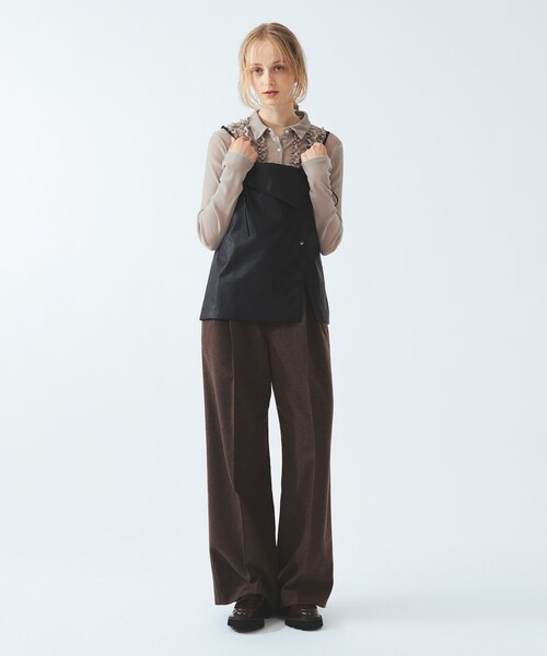 Ray BEAMS(レイビームス)の「フェイクレザー アシンメトリー キャミソール(キャミソール・レディース・ブラウン/ブラック・ONE SIZE)」の3枚目の写真