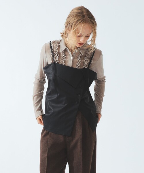 Ray BEAMS(レイビームス)の「フェイクレザー アシンメトリー キャミソール(キャミソール・レディース・ブラウン/ブラック・ONE SIZE)」の6枚目の写真