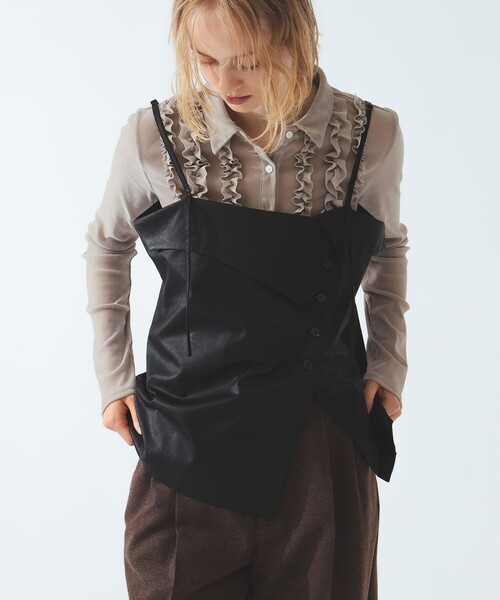 Ray BEAMS(レイビームス)の「フェイクレザー アシンメトリー キャミソール(キャミソール・レディース・ブラウン/ブラック・ONE SIZE)」の7枚目の写真