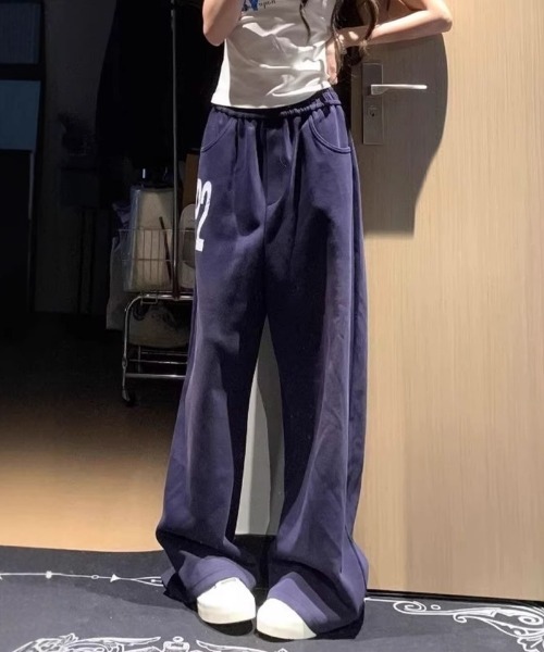 Ritzy(リッツィー)の「ヴィンテージプリント ワイドスウェットパンツ(スウェットパンツ・レディース・ネイビー・S/M)」の2枚目の写真