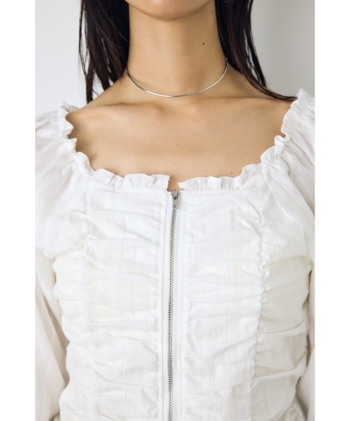 AZUL by moussy(アズールバイマウジー)の「【身長/骨格別着用画像あり】2WAYオフショルダブルジップドビーブラウス パフスリーブ 長袖 夏服 秋服(シャツ/ブラウス・レディース・オフホワイト/レッド/ブラック・FREE)」の19枚目の写真