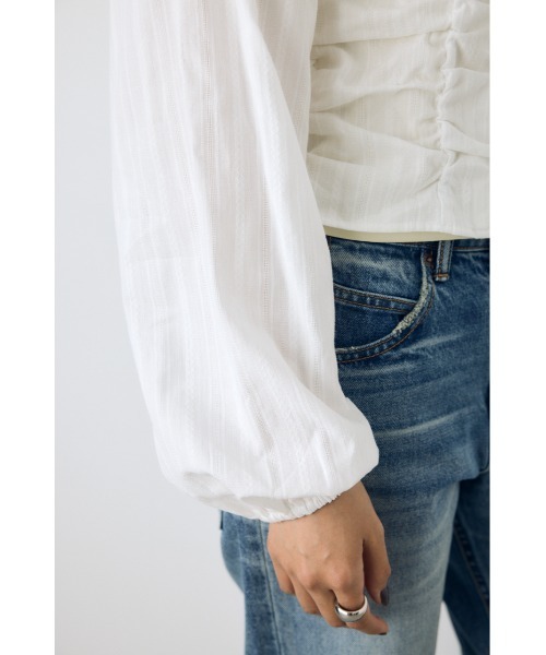 AZUL by moussy(アズールバイマウジー)の「【身長/骨格別着用画像あり】2WAYオフショルダブルジップドビーブラウス パフスリーブ 長袖 夏服 秋服(シャツ/ブラウス・レディース・オフホワイト/レッド/ブラック・FREE)」の21枚目の写真