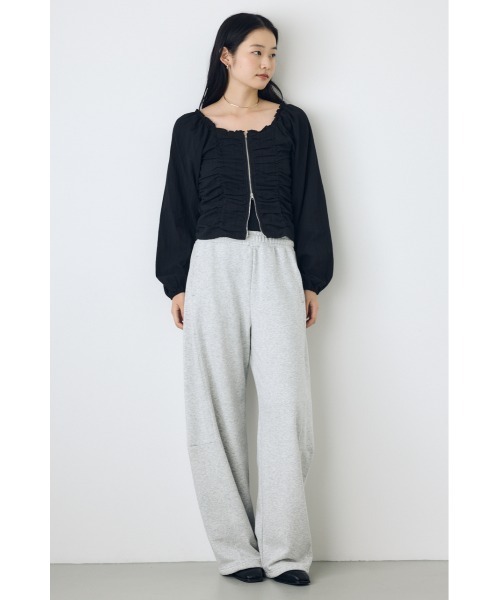 AZUL by moussy(アズールバイマウジー)の「【身長/骨格別着用画像あり】2WAYオフショルダブルジップドビーブラウス パフスリーブ 長袖 夏服 秋服(シャツ/ブラウス・レディース・オフホワイト/レッド/ブラック・FREE)」の5枚目の写真