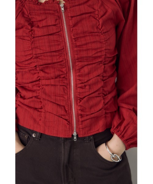 AZUL by moussy(アズールバイマウジー)の「【身長/骨格別着用画像あり】2WAYオフショルダブルジップドビーブラウス パフスリーブ 長袖 夏服 秋服(シャツ/ブラウス・レディース・オフホワイト/レッド/ブラック・FREE)」の10枚目の写真