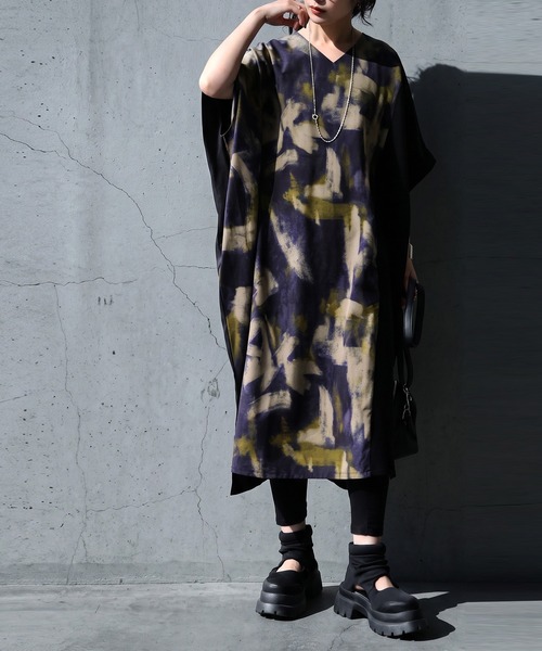 antiqua(アンティカ)の「アート柄 切替 コクーン ワンピース(ワンピース・レディース・ブラック・ONESIZE)」の9枚目の写真
