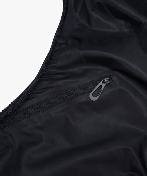 Cote&Ciel(コートエシエル)の「【cote&ciel/コートエシエル】 Reno Carbon Black / 2WAY ショルダーバッグ ベスト(ショルダーバッグ・メンズ・ブラック・FREE)」の16枚目の写真