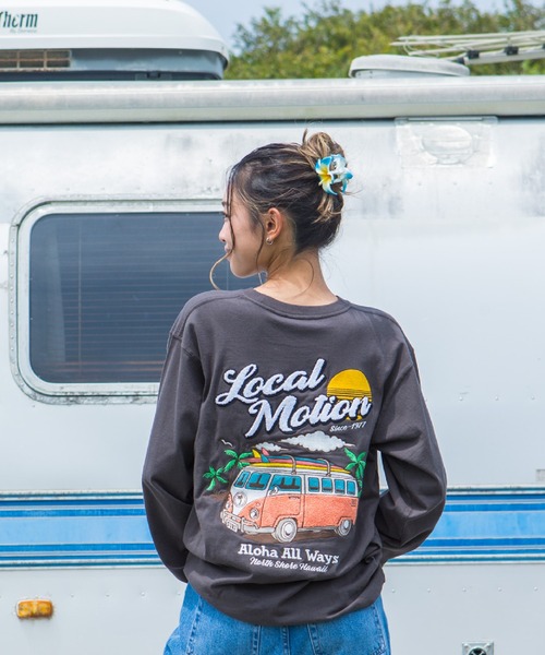 LOCALMOTION HAWAII(ローカルモーション ハワイ)の「ハワイ&リゾートバスサガラ刺繍ロングTシャツ(Tシャツ/カットソー・メンズ・チャコールグレー/ライトグレー・SMALL/X-LARGE/LARGE/MEDIUM)」の2枚目の写真