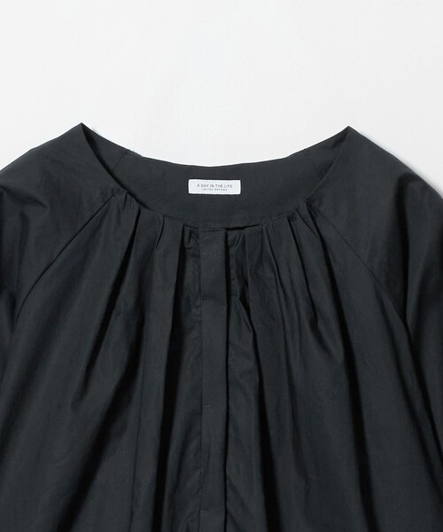 A DAY IN THE LIFE UNITED ARROWS（アデイインザライフユナイテッドアローズ）の「ギャザー バルーンスリーブ ブラウス ＜A DAY IN THE LIFE＞（シャツ/ブラウス・レディース・ネイビー/ダークブラウン/オリーブ・FREE）」の5枚目の写真