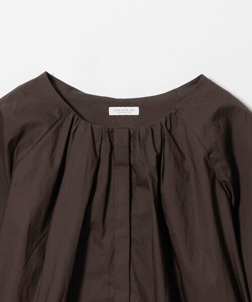 A DAY IN THE LIFE UNITED ARROWS（アデイインザライフユナイテッドアローズ）の「ギャザー バルーンスリーブ ブラウス ＜A DAY IN THE LIFE＞（シャツ/ブラウス・レディース・ネイビー/ダークブラウン/オリーブ・FREE）」の10枚目の写真