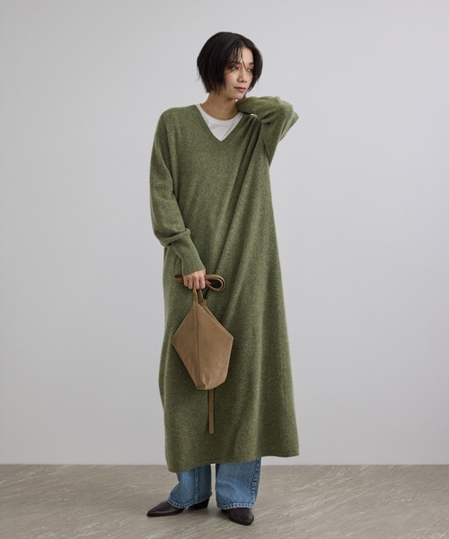 SALON adam et rope'(サロン アダム エ ロペ)の「カシミヤニットワンピース(ワンピース・レディース・ネイビー/レンガ/カーキ/ブルー系その他4・FREE)」の1枚目の写真