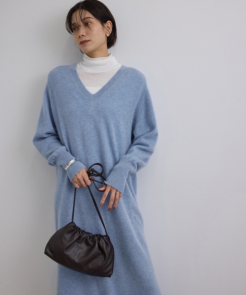 SALON adam et rope'(サロン アダム エ ロペ)の「カシミヤニットワンピース(ワンピース・レディース・ネイビー/レンガ/カーキ/ブルー系その他4・FREE)」の3枚目の写真