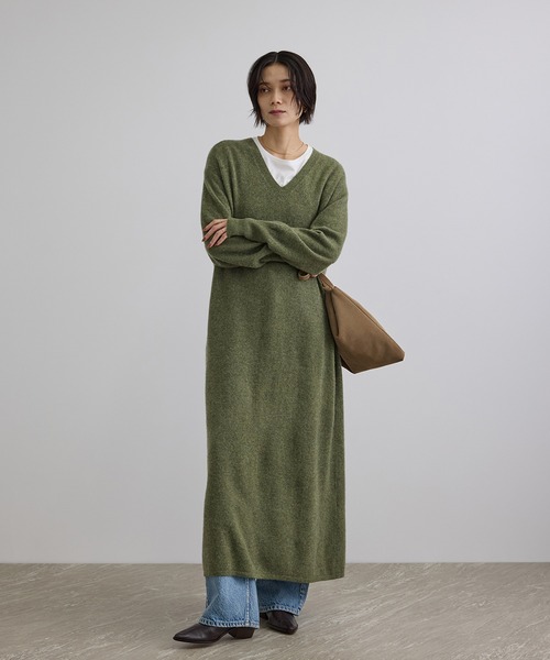 SALON adam et rope'(サロン アダム エ ロペ)の「カシミヤニットワンピース(ワンピース・レディース・ネイビー/レンガ/カーキ/ブルー系その他4・FREE)」の5枚目の写真