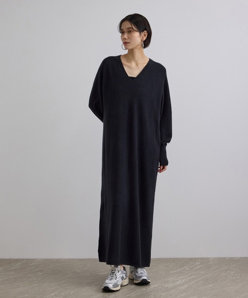 SALON adam et rope'(サロン アダム エ ロペ)の「カシミヤニットワンピース(ワンピース・レディース・ネイビー/レンガ/カーキ/ブルー系その他4・FREE)」の21枚目の写真