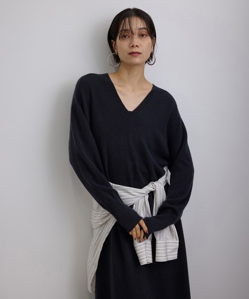 SALON adam et rope'(サロン アダム エ ロペ)の「カシミヤニットワンピース(ワンピース・レディース・ネイビー/レンガ/カーキ/ブルー系その他4・FREE)」の22枚目の写真