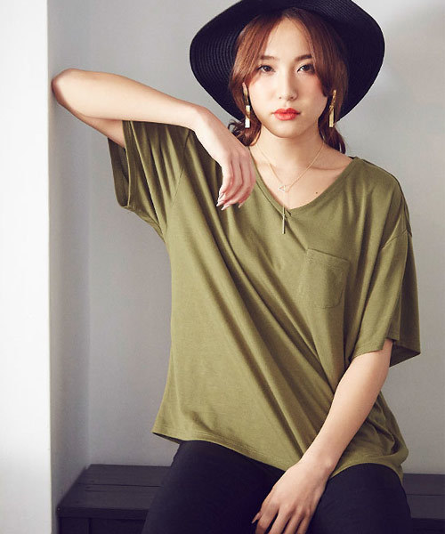 Newlyme（ニューリーミー）の「胸ポケット付きクルーネックorVネックTシャツ（Tシャツ/カットソー・レディース・アイボリー/ホワイト系その他/キャメル/マスタード/霜降りグレー/杢グレー/カーキ/ライトブラック/ボルドー/チャコールグレー/ベージュ系その他3/ブラック系その他3/ホワイト系その他4/その他4/ベージュ系その他4/ブラック系その他4/ブルー系その他4/グリーン系その他3/グレー系その他3/その他3/ピンク系その他4/グレー系その他4/グリーン系その他4/ホワイト系その他3/レッド系その他3/ピンク系その他3/ブルー系その他3/レッド系その他4/ブラック系その他6/レッド系その他6/ブルー系その他5/ブルー系その他6/ブラック系その他5/レッド系その他5/パープル系その他/パープル系その他2・FREE）」の17枚目の写真