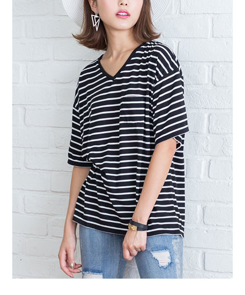 Newlyme（ニューリーミー）の「胸ポケット付きクルーネックorVネックTシャツ（Tシャツ/カットソー・レディース・アイボリー/ホワイト系その他/キャメル/マスタード/霜降りグレー/杢グレー/カーキ/ライトブラック/ボルドー/チャコールグレー/ベージュ系その他3/ブラック系その他3/ホワイト系その他4/その他4/ベージュ系その他4/ブラック系その他4/ブルー系その他4/グリーン系その他3/グレー系その他3/その他3/ピンク系その他4/グレー系その他4/グリーン系その他4/ホワイト系その他3/レッド系その他3/ピンク系その他3/ブルー系その他3/レッド系その他4/ブラック系その他6/レッド系その他6/ブルー系その他5/ブルー系その他6/ブラック系その他5/レッド系その他5/パープル系その他/パープル系その他2・FREE）」の10枚目の写真