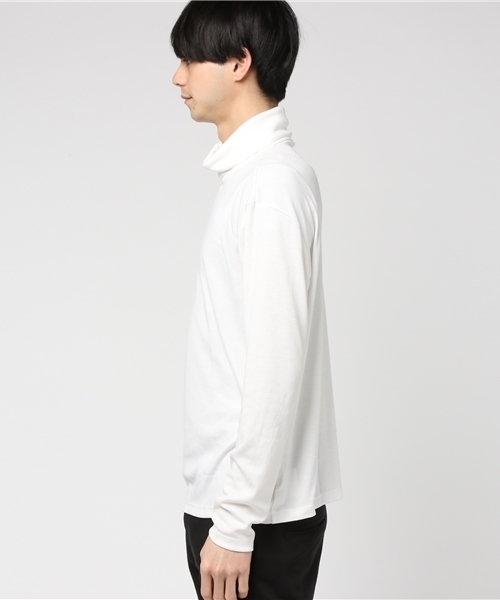 AMERICAN RAG CIE（アメリカンラグシー）の「スムース タートルネック カットソー（Tシャツ/カットソー・メンズ・オフホワイト/ベージュ/バーガンディー/ネイビー・1/2）」の5枚目の写真