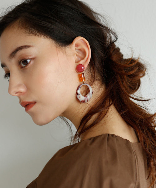 marjour(マージュール)の「べっ甲カラーピアス(ピアス(両耳用))」|ピンク
