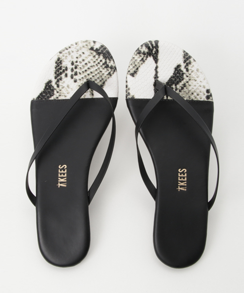 NOLLEY’S（ノーリーズ）の「【TKEES/ティーキーズ】 パイソンサンダル（サンダル・レディース・ベージュ系その他/ブラック系その他・S/M）」の2枚目の写真