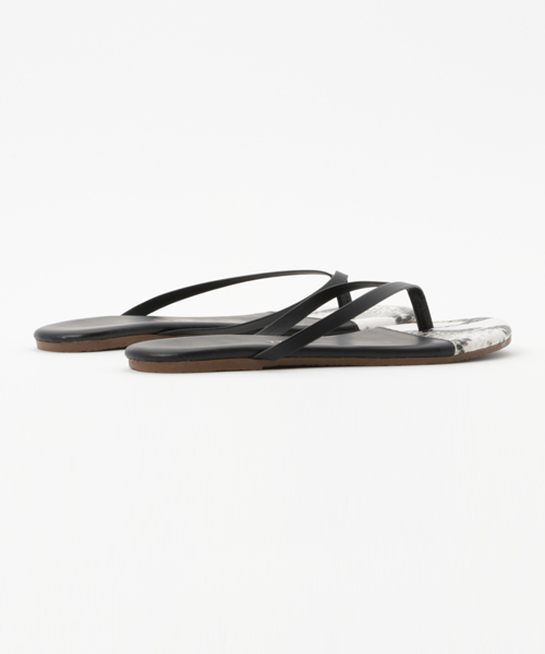 NOLLEY’S（ノーリーズ）の「【TKEES/ティーキーズ】 パイソンサンダル（サンダル・レディース・ベージュ系その他/ブラック系その他・S/M）」の6枚目の写真