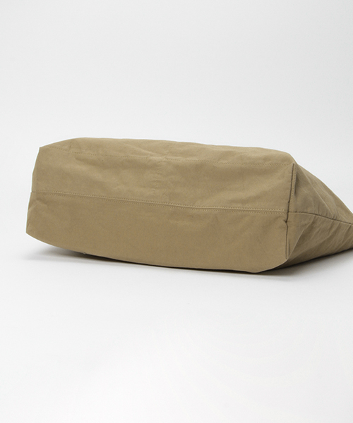 LBC（エルビーシー）の「マダートート（トートバッグ・レディース・チャコールグレー/ダークグリーン/オフホワイト・ONE SIZE）」の9枚目の写真