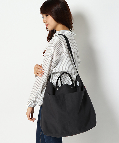 LBC（エルビーシー）の「マダートート（トートバッグ・レディース・チャコールグレー/ダークグリーン/オフホワイト・ONE SIZE）」の11枚目の写真