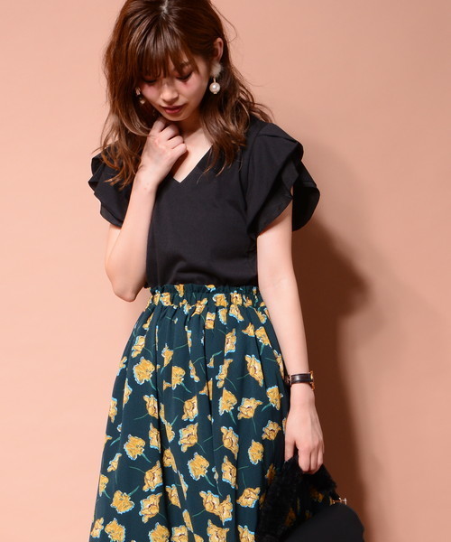 natural couture(ナチュラルクチュール)の「チューリップラッフル袖Tシャツ(Tシャツ/カットソー・レディース・ベージュ/カーキ/ブラック/レッド・FREE)」の13枚目の写真