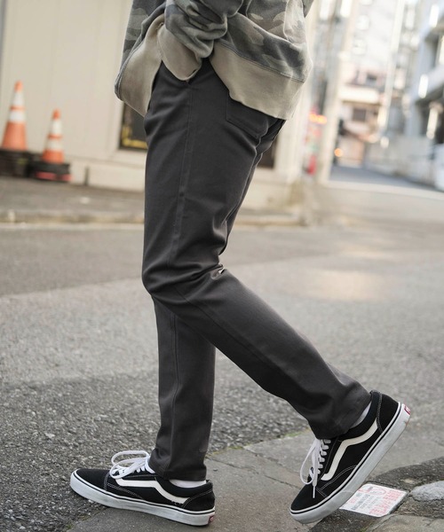 MONO-MART（モノマート）の「カツラギ素材 テーパード ストレッチ チノパンツ（チノパンツ・メンズ・ライトグレー/ブラック/ベージュ/ネイビー/オリーブ/サックスブルー/アイボリー/モカ/グレー系その他/ブラウン系その他/ストライプ/チェック/ワイン/ライトベージュ/チャコール/ダークブラウン/その他/ブルー系その他/ブラウン/ブラウン系その他2/グレー/その他1・S/M/L/XL/XS）」の7枚目の写真