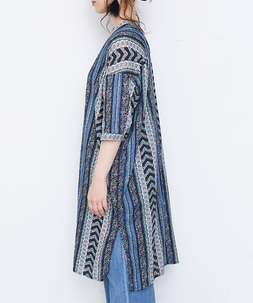 Luz Llena（ラズレナ）の「ネイティブ柄シャツシャツワンピース（シャツワンピース・レディース・レッド/ブルー・MEDIUM）」の5枚目の写真
