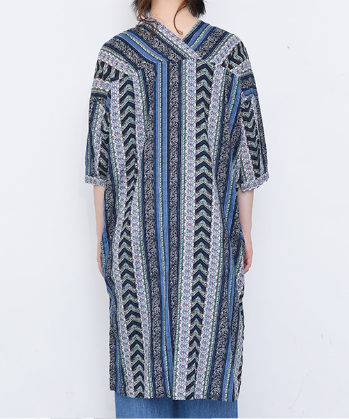 Luz Llena（ラズレナ）の「ネイティブ柄シャツシャツワンピース（シャツワンピース・レディース・レッド/ブルー・MEDIUM）」の6枚目の写真