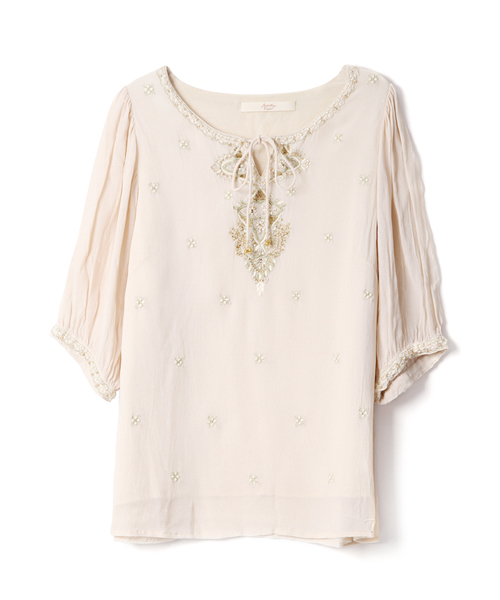 Another Edition（アナザーエディション）の「AE R GGT ビジューEMB BLS（シャツ/ブラウス・レディース・ベージュ/ターコイズブルー/オレンジ・フリー）」の4枚目の写真