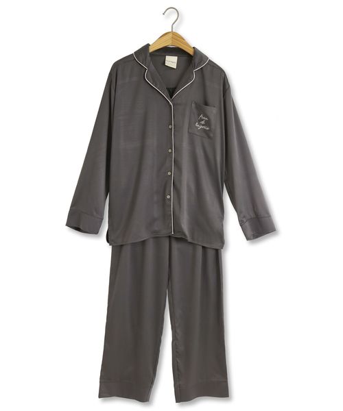 fran de lingerie（フランデランジェリー）の「milky-satin ミルキーサテン 長袖シャツ上下セット（ルームウェア/パジャマ・レディース・ネイビー/ブラウン/オフホワイト/ピンク/ワイン/グレー/ダークブルー/サーモンピンク/ボルドー/コーラルピンク/ブルーグリーン/ブルーパープル・M-L）」の5枚目の写真