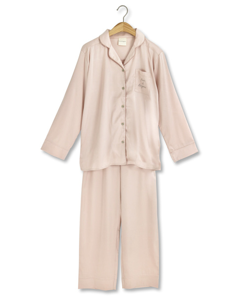 fran de lingerie（フランデランジェリー）の「milky-satin ミルキーサテン 長袖シャツ上下セット（ルームウェア/パジャマ・レディース・ネイビー/ブラウン/オフホワイト/ピンク/ワイン/グレー/ダークブルー/サーモンピンク/ボルドー/コーラルピンク/ブルーグリーン/ブルーパープル・M-L）」の10枚目の写真