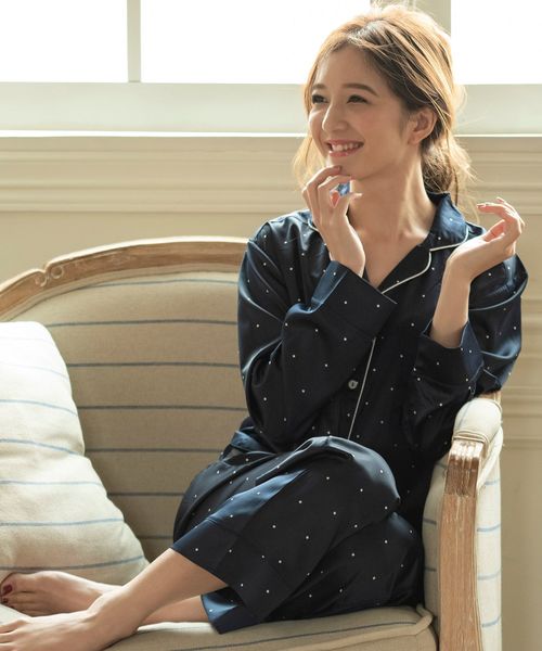 fran de lingerie（フランデランジェリー）の「milky-satin ミルキーサテン 長袖シャツ上下セット（ルームウェア/パジャマ・レディース・ネイビー/ブラウン/オフホワイト/ピンク/ワイン/グレー/ダークブルー/サーモンピンク/ボルドー/コーラルピンク/ブルーグリーン/ブルーパープル・M-L）」の7枚目の写真