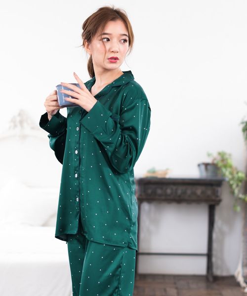 fran de lingerie（フランデランジェリー）の「milky-satin ミルキーサテン 長袖シャツ上下セット（ルームウェア/パジャマ・レディース・ネイビー/ブラウン/オフホワイト/ピンク/ワイン/グレー/ダークブルー/サーモンピンク/ボルドー/コーラルピンク/ブルーグリーン/ブルーパープル・M-L）」の8枚目の写真