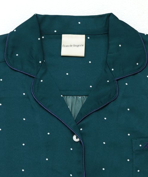 fran de lingerie（フランデランジェリー）の「milky-satin ミルキーサテン 長袖シャツ上下セット（ルームウェア/パジャマ・レディース・ネイビー/ブラウン/オフホワイト/ピンク/ワイン/グレー/ダークブルー/サーモンピンク/ボルドー/コーラルピンク/ブルーグリーン/ブルーパープル・M-L）」の21枚目の写真