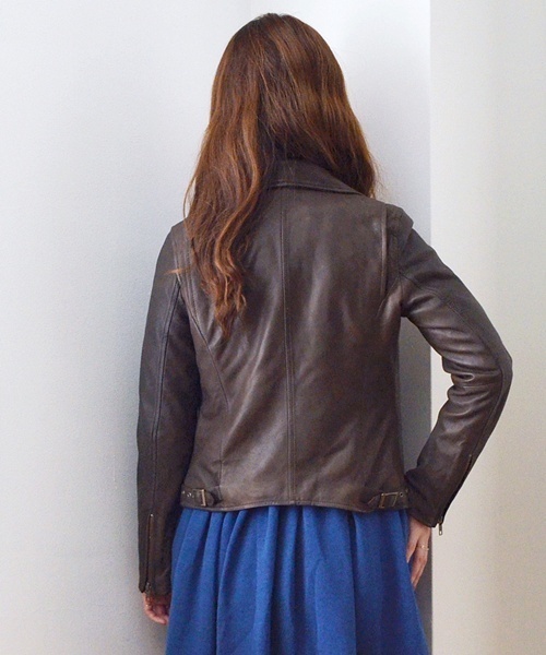 Khaju（カージュ）の「Khaju:ラムレザーライダース□（ライダースジャケット・レディース・ブラック/ブラウン・36/38）」の4枚目の写真