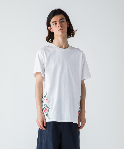 rehacer（レアセル）の「rehacer STAND : Flower Bloom S/S T / フラワー ブルーム ショートスリーブ Tシャツ（Tシャツ/カットソー・メンズ・ホワイト/ブラック・SMALL/MEDIUM/LARGE/X-LARGE/X-SMALL）」の9枚目の写真