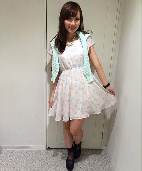one after another NICE CLAUP（ワンアフターアナザーナイスクラップ）の「【ナイスクラップ】袖ヒラシェル柄ワンピ（ワンピース・レディース・グリーン/ピンク・FREE）」の2枚目の写真