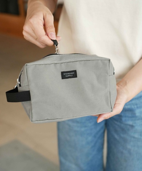 STANDARD SUPPLY(スタンダードサプライ)の「スタンダードサプライ / SIMPLICITY シンプリシティ / 2R SQUARE POUCH M 2ルームスクエアポーチM(ポーチ・レディース・ベージュ/モカ/グレー/グリーン系その他/グリーン/イエロー/コーラルピンク/ブラック/マスタード/レッド/ダークネイビー/チャコールグレー/ダークパープル/ブルー/ストーン/サンドベージュ/オレンジ/ライトグレー/ダークブラウン/キナリ/コバルトブルー・FREE)」の6枚目の写真