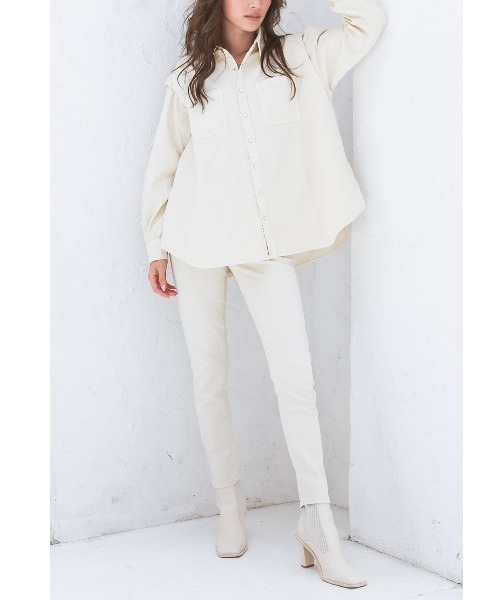 ALEXIA STAM（アリシアスタン）の「【BLENDA Japan 2020年winter号掲載】【ViVi 2月号掲載】Shoulder Tuck Oversized Shirt /ショルダータックオーバーサイズシャツ（シャツ/ブラウス・レディース・ブルー/アイボリー・FREE）」の8枚目の写真
