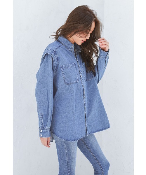 ALEXIA STAM（アリシアスタン）の「【BLENDA Japan 2020年winter号掲載】【ViVi 2月号掲載】Shoulder Tuck Oversized Shirt /ショルダータックオーバーサイズシャツ（シャツ/ブラウス・レディース・ブルー/アイボリー・FREE）」の10枚目の写真