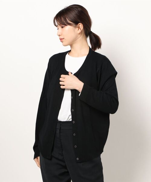 KOBE LETTUCE（コウベレタス）の「シルクタッチ&ウォッシャブルプレーンカーディガン（カーディガン/ボレロ・レディース・ベージュ系その他2/ブルー系その他5/ホワイト系その他2/グリーン系その他4/グリーン系その他3/ピンク系その他3/ブラック系その他2/ブルー系その他4・M size/L size）」の3枚目の写真