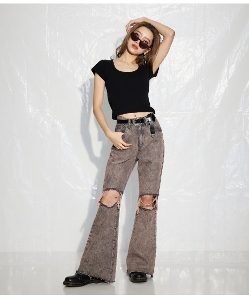 ANAP（アナップ）の「ニークラッシュオーバーダイフレアパンツ（その他パンツ・レディース・ブルー/ブラウン・M/S）」の3枚目の写真