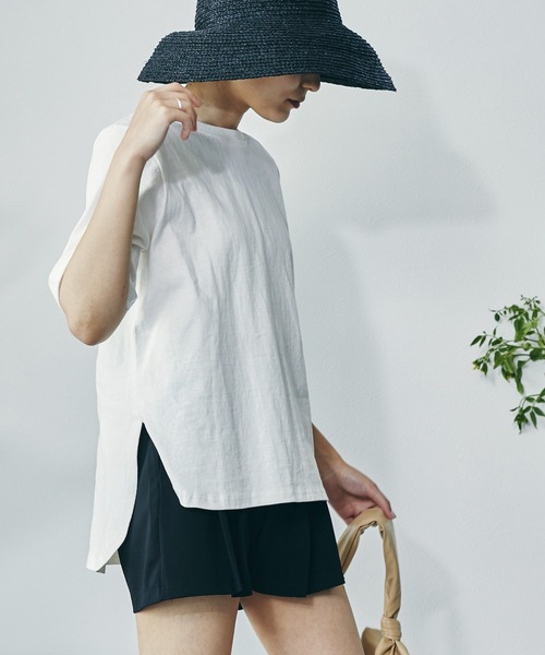 ECRIRE（エクリール）の「綿100％ 10oz天竺コットン サイドスリットT（Tシャツ/カットソー・レディース・オフホワイト/チャコールグレー/ピンク/ライトグリーン・フリー）」の2枚目の写真