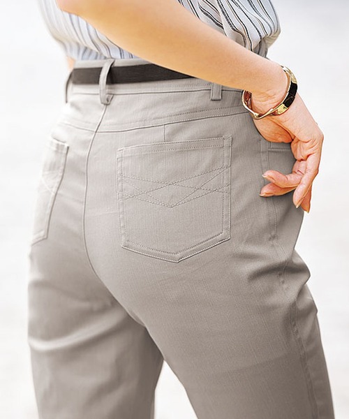 BELLUNA PLUS(ベルーナ)の「抗菌防臭なめらか綿混スラブ美脚パンツ股下73cm(その他パンツ・レディース・カーキ/サンドベージュ/グレイッシュベージュ/ブラック・X-LARGE/MEDIUM/LARGE/SMALL)」の10枚目の写真