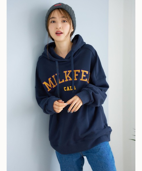 MILKFED.（ミルクフェド）の「ARCH LOGO PATCH HOODED TOP（パーカー・レディース・ネイビー/ブラック/オフホワイト/ブラウン・ONE SIZE）」の4枚目の写真