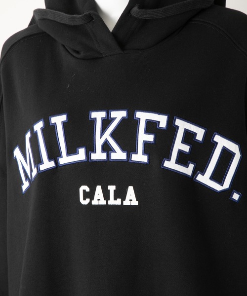 MILKFED.（ミルクフェド）の「ARCH LOGO PATCH HOODED TOP（パーカー・レディース・ネイビー/ブラック/オフホワイト/ブラウン・ONE SIZE）」の6枚目の写真
