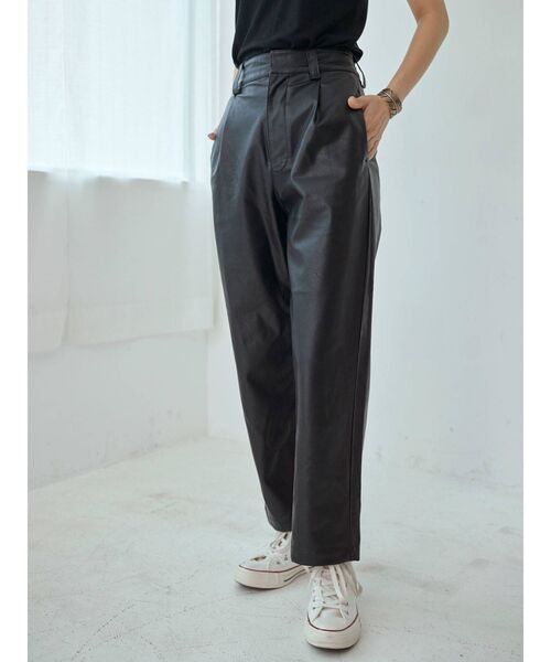 Ungrid（アングリッド）の「フェイクレザーデザインパンツ（その他パンツ・レディース・ブラック/ブラウン・FREE）」の4枚目の写真