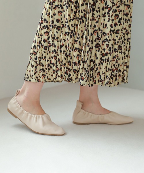 LAKOLE（ラコレ）の「ギャザーバレエシューズ / 954625（バレエシューズ・レディース・ブラック/オフホワイト/モカ/ベビーピンク・MEDIUM/LARGE）」の2枚目の写真